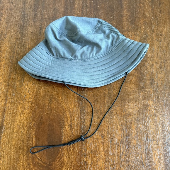 Under Armour Men's UA Iso-Chill ArmourVent Bucket Hat in pitch gray/graphite M/L - Picture 4 of 7